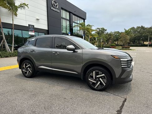 Used 2025 Nissan Kicks SV FWD image 6