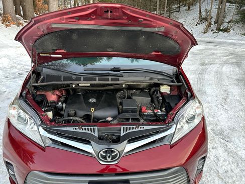 Used 2018 Toyota Sienna Limited Premium image 12