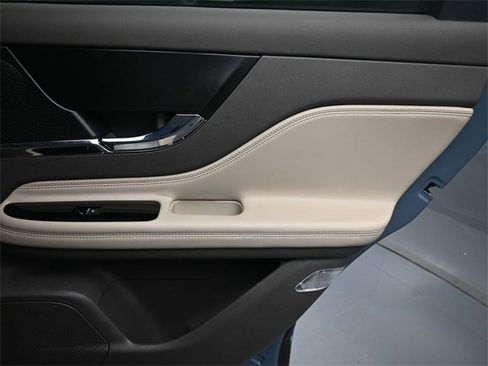 Used 2024 Lincoln Corsair FWD image 27