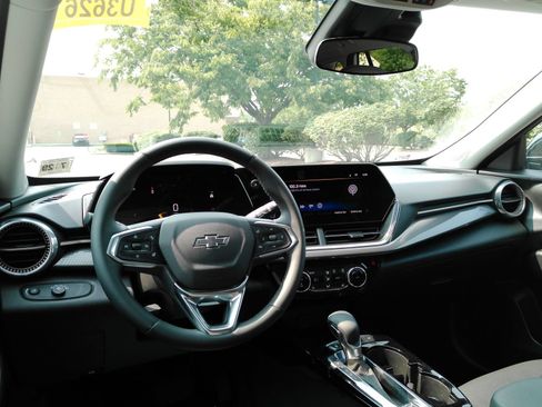 Certified 2025 Chevrolet Trax ACTIV w/ Driver Confidence Package FWD image 9