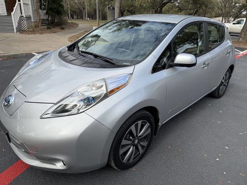Used 2015 Nissan Leaf SL w/ Premium Package image 2