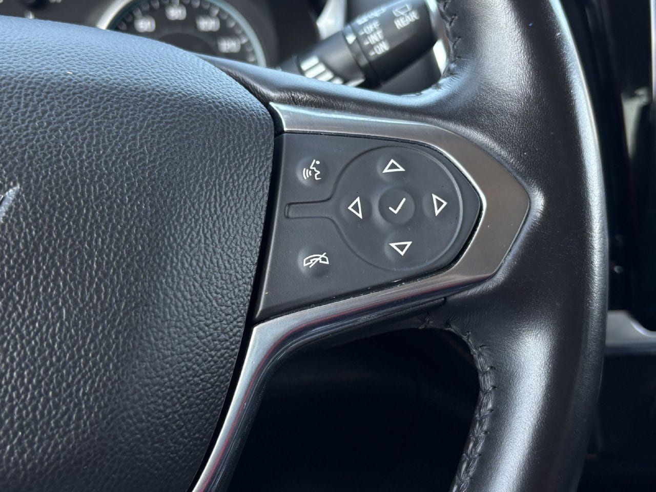 Used 2020 Chevrolet Traverse LT FWD image 17