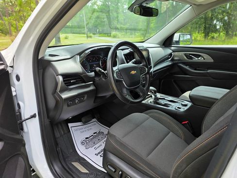Used 2021 Chevrolet Traverse LT FWD image 13