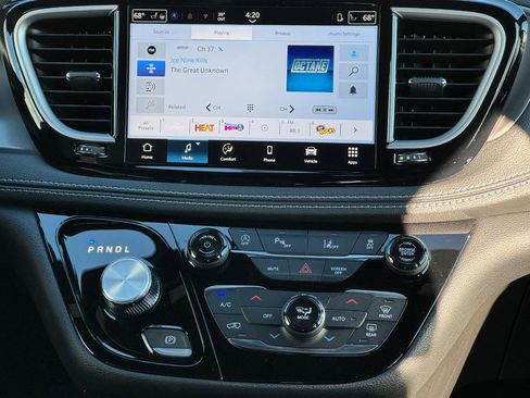 New 2026 Chrysler Pacifica Select w/ S Appearance Package image 12