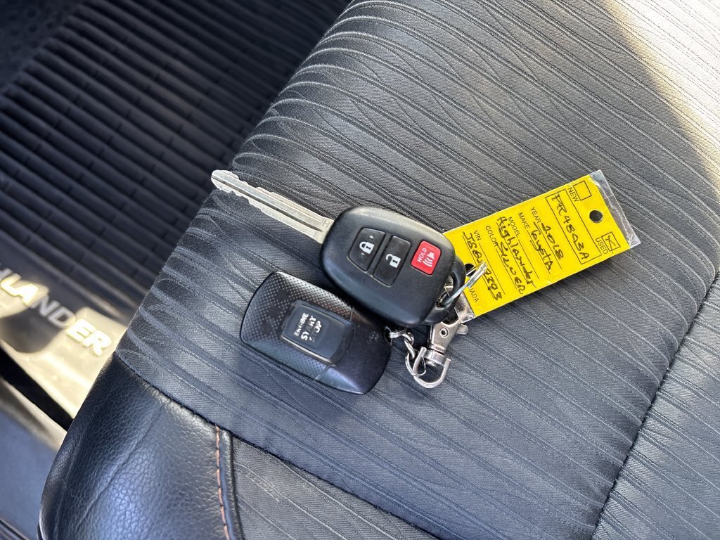 Used 2018 Toyota Highlander Plus AWD/4WD image 27