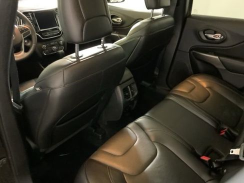 Used 2019 Jeep Cherokee Limited image 29