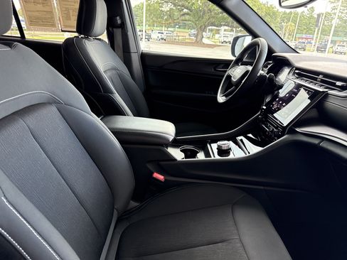 Used 2024 Jeep Grand Cherokee Laredo X RWD image 31