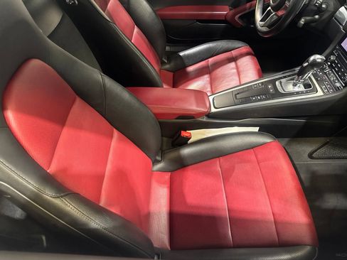 Used 2019 Porsche 718 Cayman RWD image 31