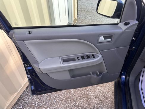 Used 2007 Ford Freestyle SEL image 10