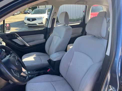 Used 2017 Subaru Forester 2.5i w/ Alloy Wheel Package image 4