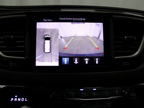 Used 2020 Chrysler Pacifica Touring w/ Advanced Safetytec Group image 39