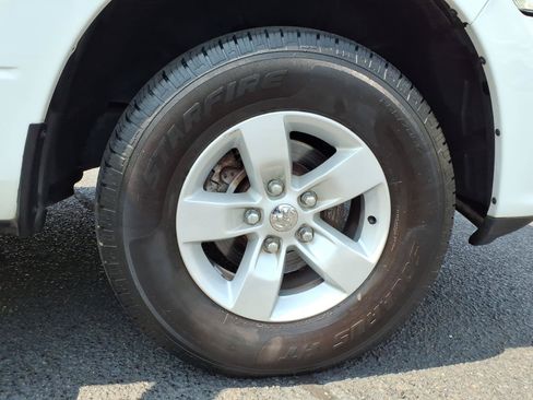 Certified 2019 RAM 1500 Express AWD/4WD image 9