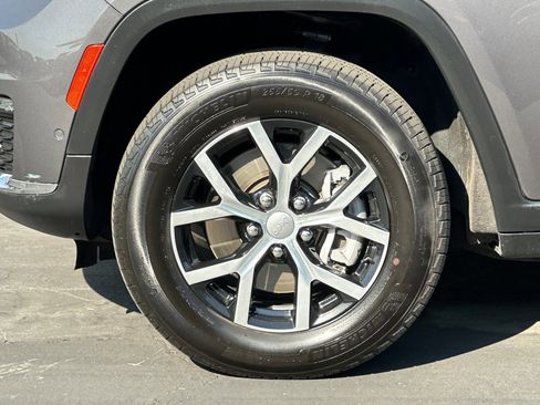 Used 2024 Jeep Grand Cherokee L Limited w/ Luxury Tech Group II image 28