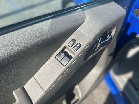 Used 2012 Nissan Frontier SV image 16