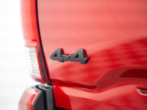 Certified 2022 Toyota Tacoma SR AWD/4WD image 9