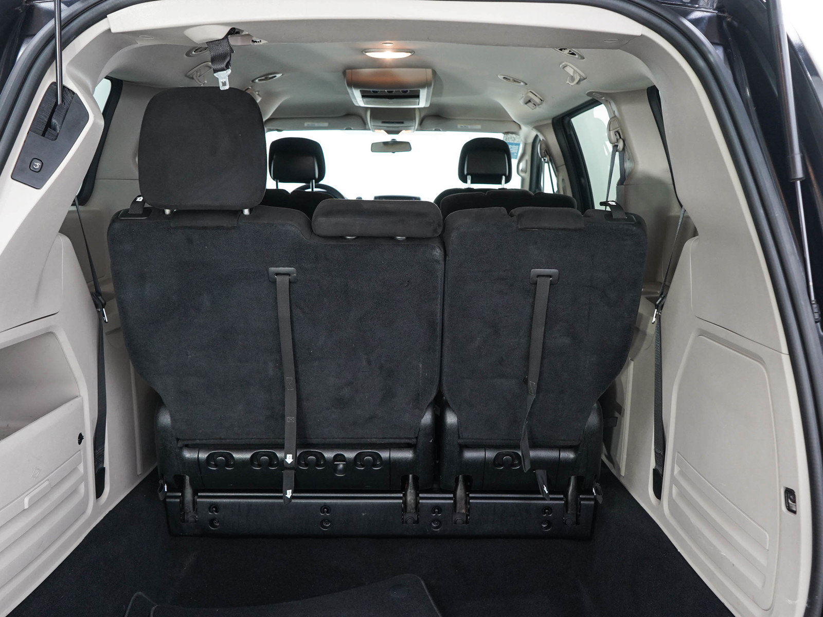 Used 2014 Dodge Grand Caravan SXT w/ Rear Park Assist Package FWD image 11