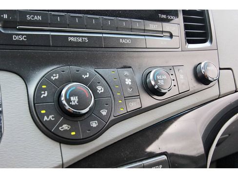 Used 2012 Toyota Sienna LE image 22