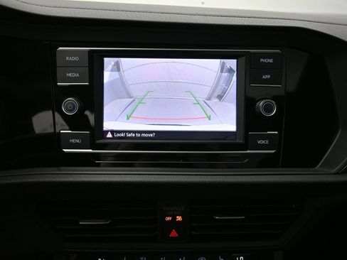 Used 2024 Volkswagen Jetta SE w/ Panoramic Sunroof Package FWD image 4