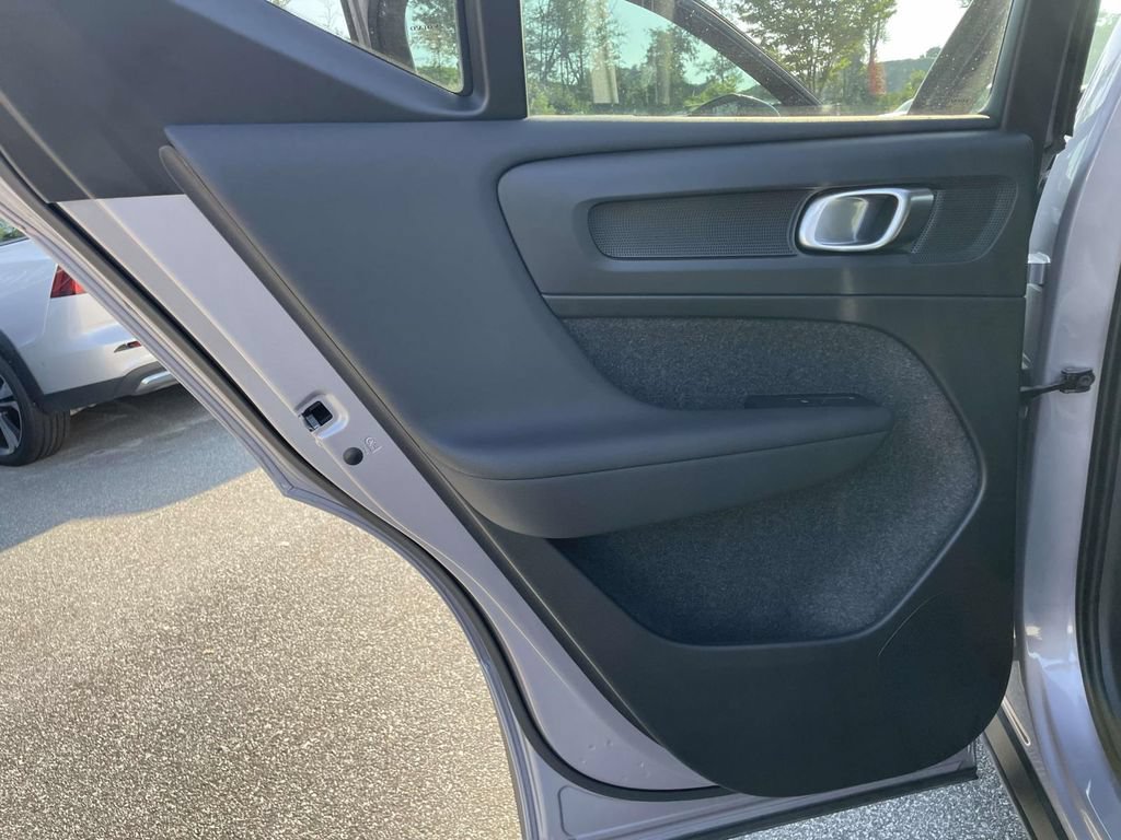 Used 2026 Volvo XC40 B5 Ultra w/ Protection Package Premier AWD/4WD image 2