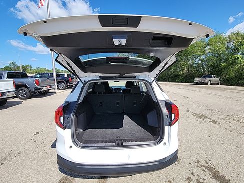 Used 2024 GMC Terrain SLE image 30