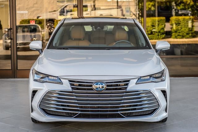 Used 2019 Toyota Avalon Limited FWD image 5