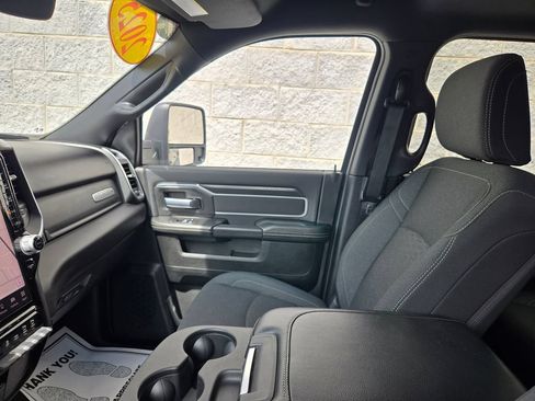 Used 2025 RAM 2500 Big Horn AWD/4WD image 36