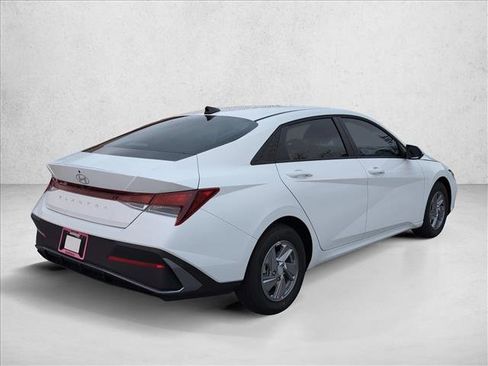 New 2026 Hyundai Elantra SE image 2