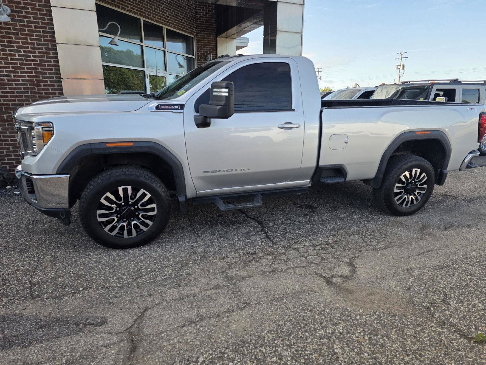 Used 2022 GMC Sierra 2500 SLE w/ SLE Convenience Package AWD/4WD image 2