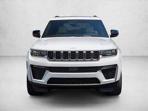 New 2026 Jeep Grand Cherokee Limited RWD image 5
