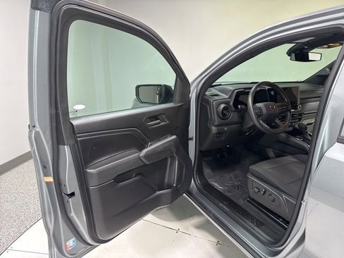 Used 2023 Chevrolet Colorado Trail Boss w/ Technology Package image 6