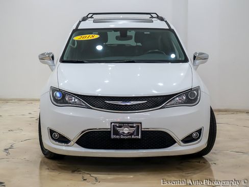 Used 2018 Chrysler Pacifica Limited image 5