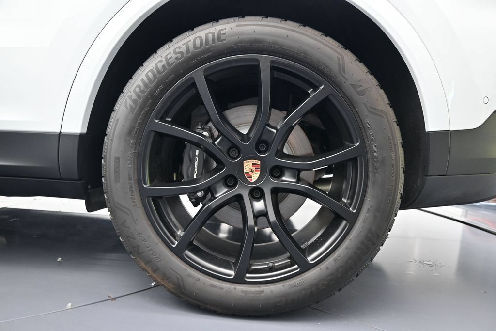 Certified 2026 Porsche Cayenne AWD/4WD image 40