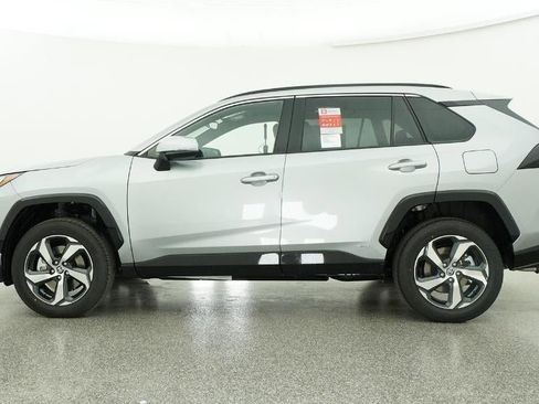 New 2025 Toyota RAV4 SE image 19