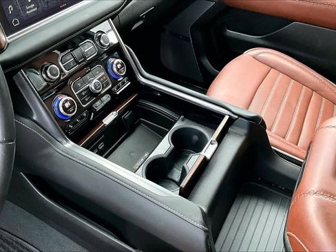 Used 2023 GMC Yukon XL Denali Ultimate image 17