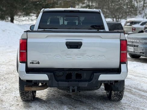 Used 2024 Toyota Tacoma TRD Off-Road image 4
