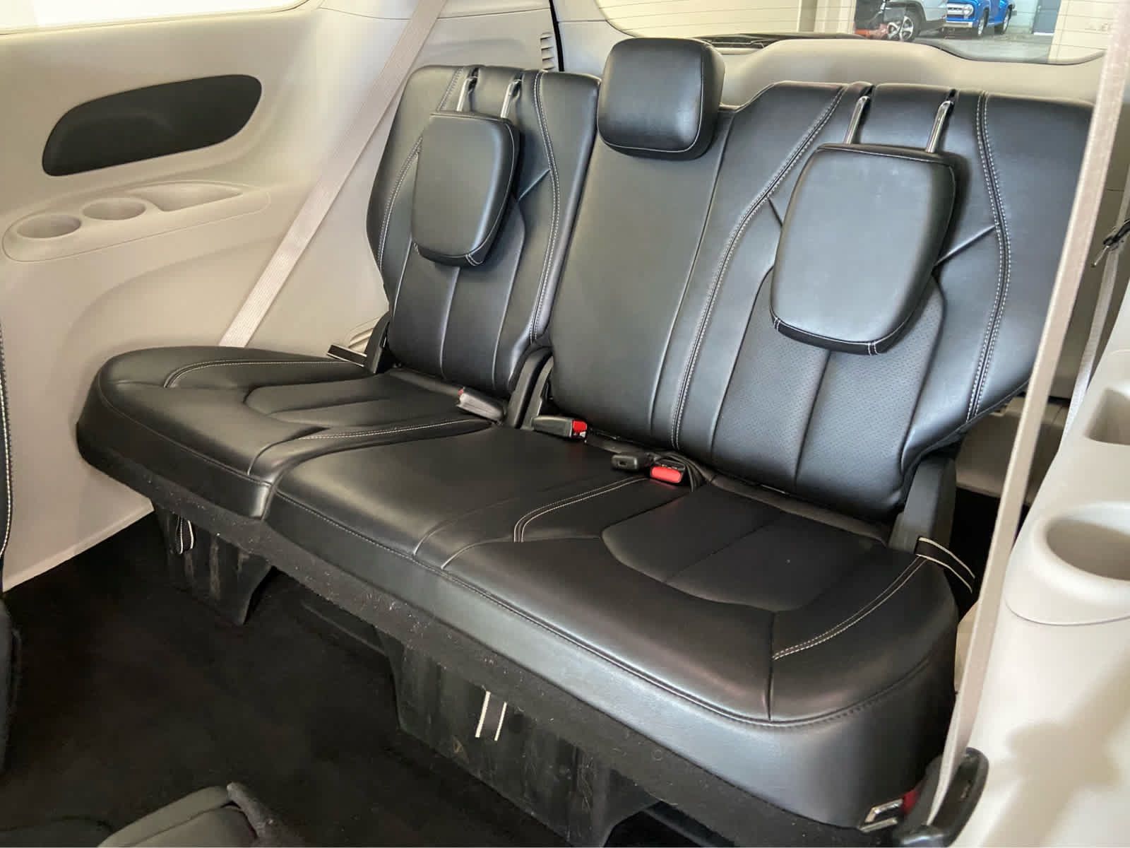 Used 2024 Chrysler Pacifica Touring-L FWD image 16
