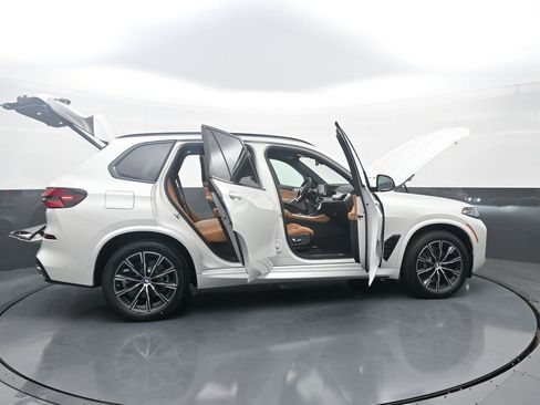 New 2026 BMW X5 xDrive40i w/ M Sport Package AWD/4WD image 46