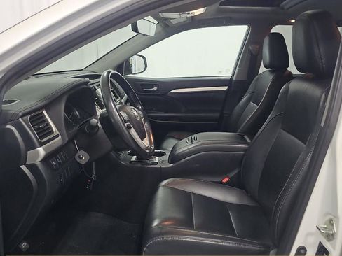 Used 2019 Toyota Highlander XLE AWD/4WD image 5