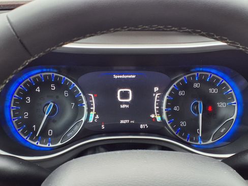 Used 2025 Chrysler Voyager LX FWD image 22
