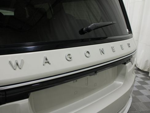Used 2022 Jeep Wagoneer Series III AWD/4WD image 34