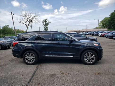 Used 2023 Ford Explorer XLT w/ Equipment Group 202A AWD/4WD image 3
