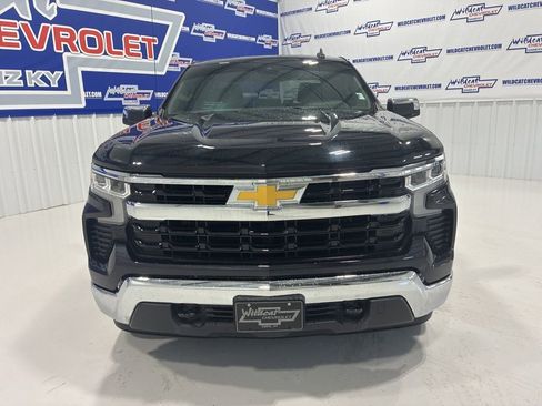 Used 2022 Chevrolet Silverado 1500 LT w/ Z71 Off-Road Package AWD/4WD image 13