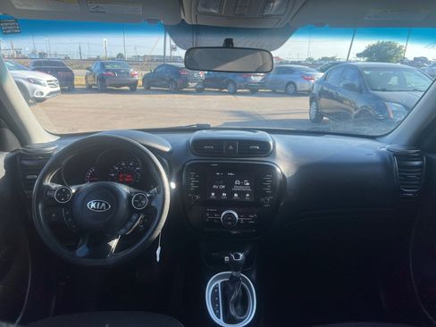 Used 2018 Kia Soul + FWD image 17