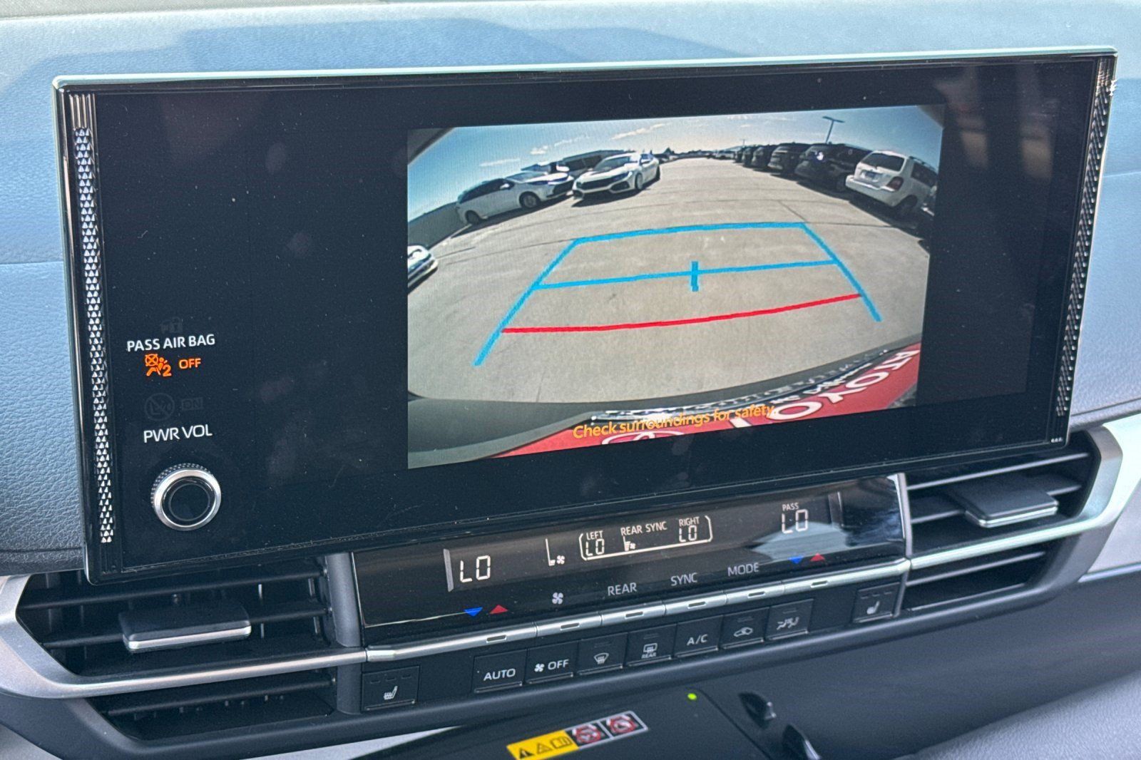 Used 2025 Toyota Sienna XLE FWD image 20