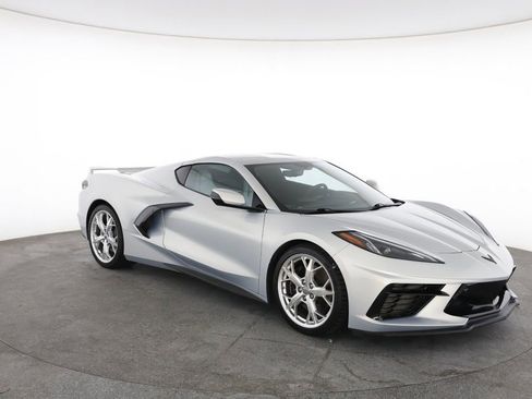 Used 2021 Chevrolet Corvette Stingray Preferred Cpe w/ Z51 Performance Package RWD image 2