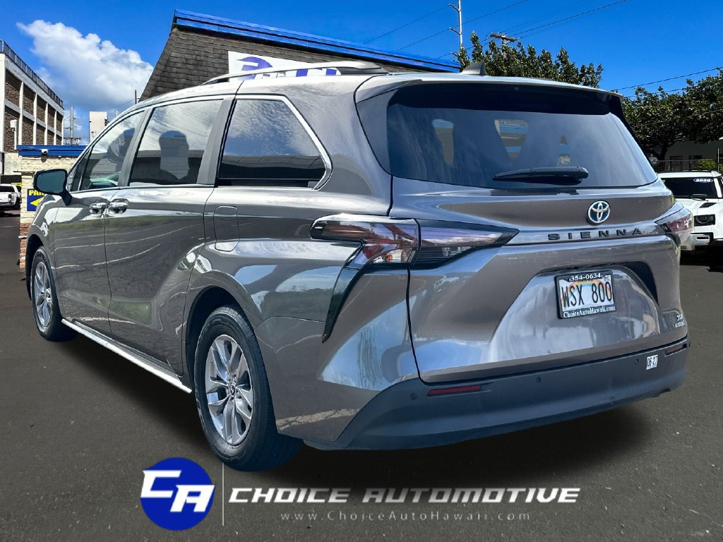Used 2023 Toyota Sienna XLE FWD image 5