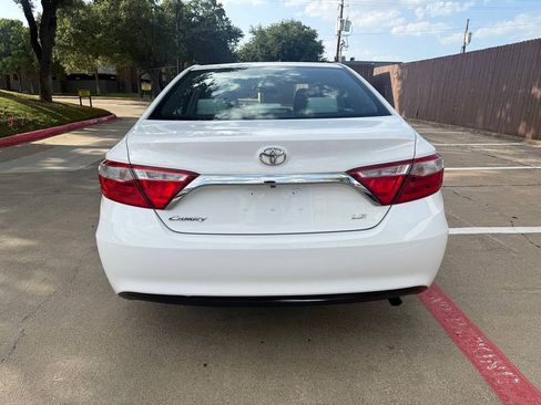 Used 2015 Toyota Camry LE FWD image 5