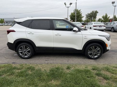Used 2023 Kia Seltos LX AWD/4WD image 6