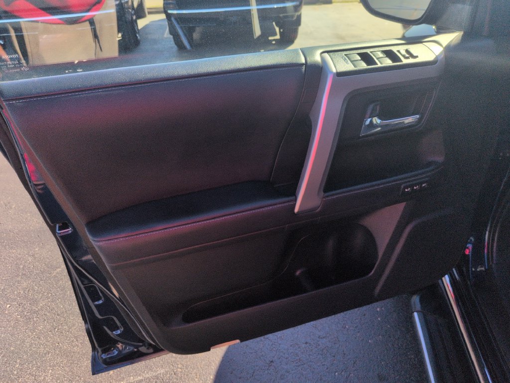 Certified 2022 Toyota 4Runner Limited AWD/4WD image 10