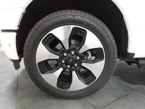 Used 2022 Ford F150 Lightning Platinum image 37